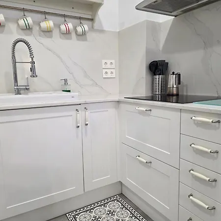 Apartman R2R - Moderno Y Coqueto Apartamento Con Garaje - 1A165 *