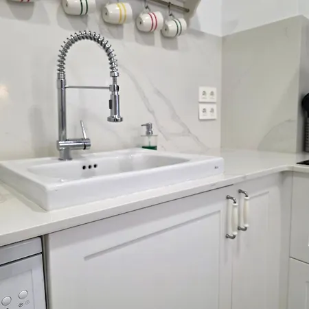 Apartman R2R - Moderno Y Coqueto Apartamento Con Garaje - 1A165