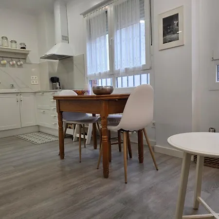 Apartman R2R - Moderno Y Coqueto Apartamento Con Garaje - 1A165