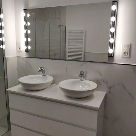 Apartman R2R - Moderno Y Coqueto Apartamento Con Garaje - 1A165 *
